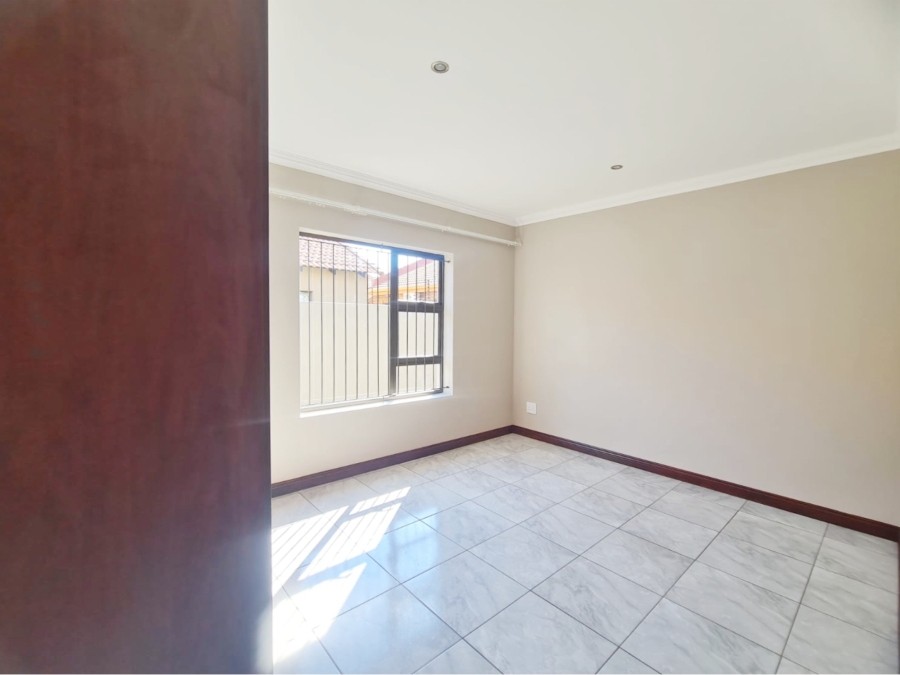 To Let 3 Bedroom Property for Rent in Melodie North West